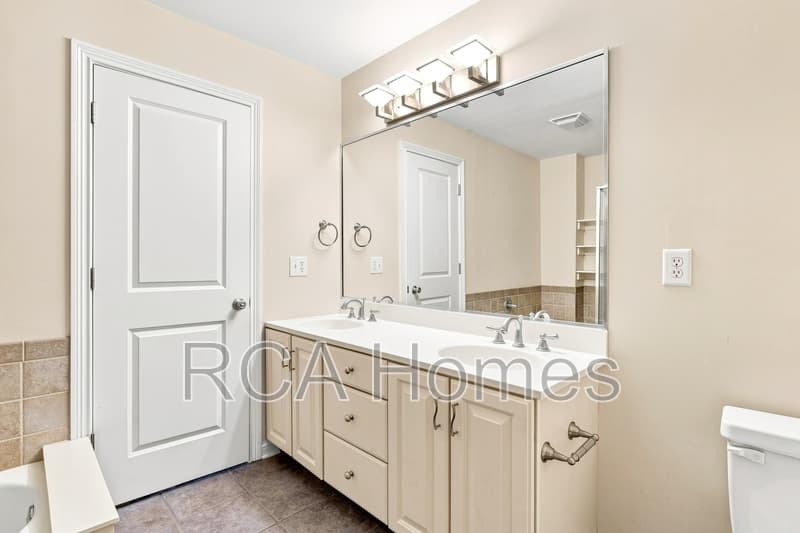 Indianapolis House: 232 East Saint Joseph Street - 1