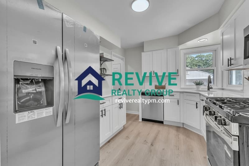 Garden City House: 31234 Barton Street