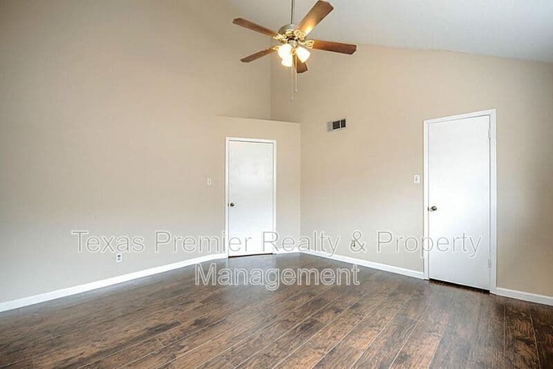 Houston Condo: 10811 Richmond Ave