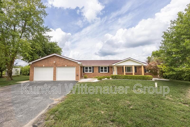 Red Bud House: 9355 IL-3