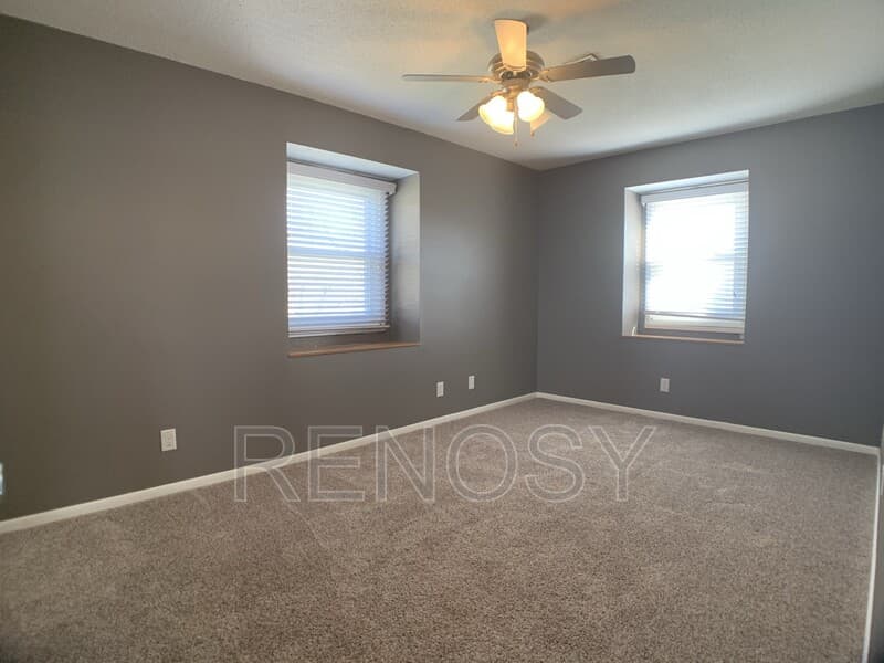 Des Moines House: 5172 NE 6th Ct