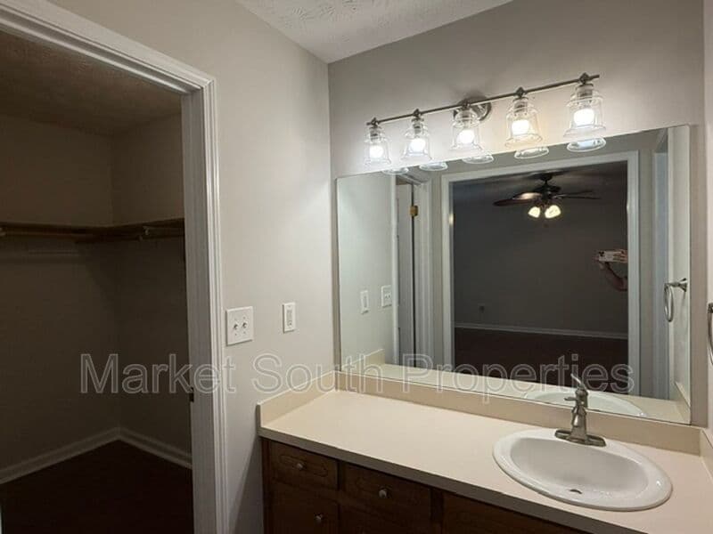 STONE MOUNTAIN House: 1239 AUTUMN HILL LANE