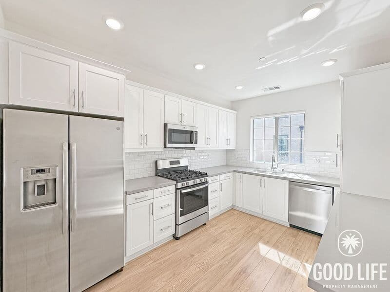 Oceanside Townhome: 4366 Pacifica Way