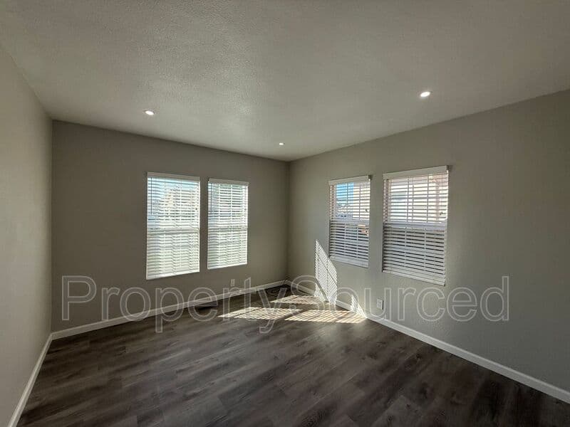 Manteca House: 807 W Yosemite