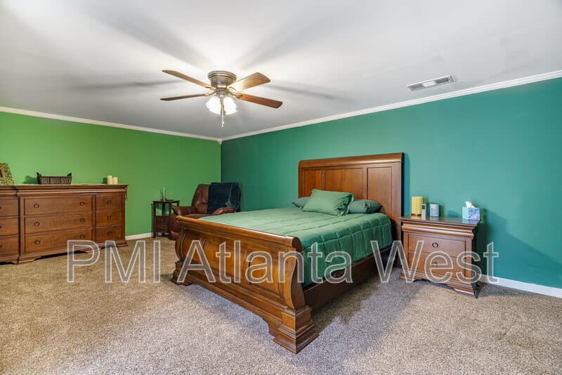 Sandy Springs Condo: 2215 Spalding Drive