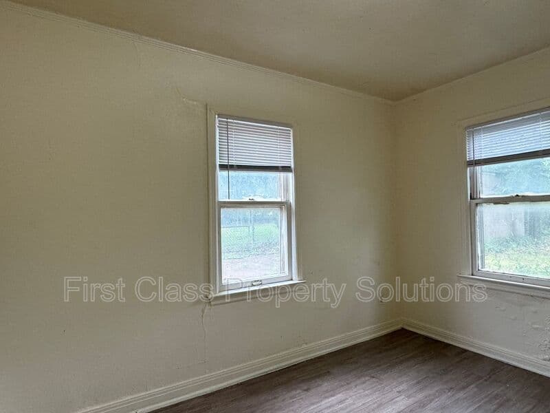 Oklahoma City House: 1904 NE 25th St