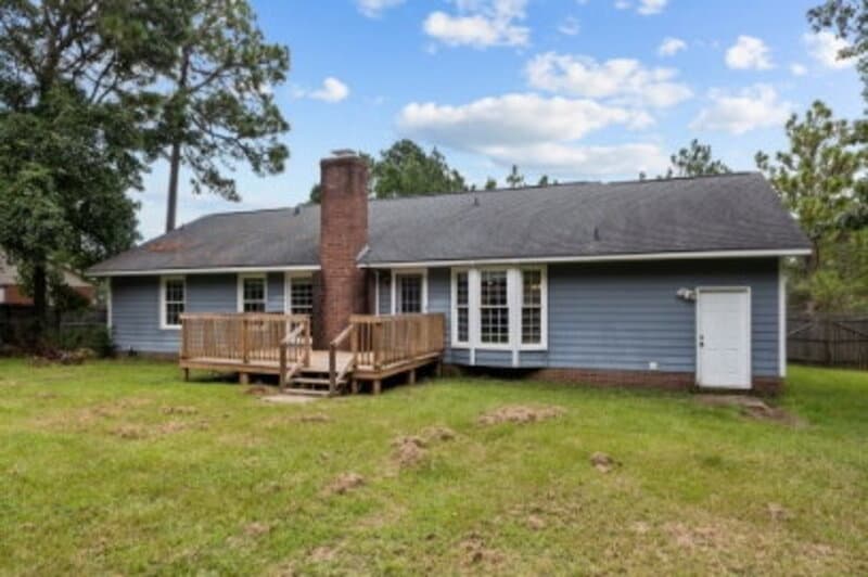 Fayetteville House: 810 Whispering Pines Road