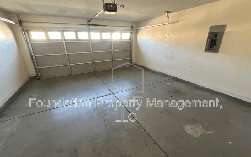 Memphis House: 9115 Cinderhill Cove West