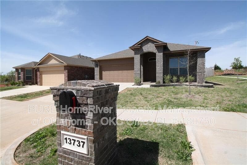 Piedmont House: 13737 The Brook Blvd