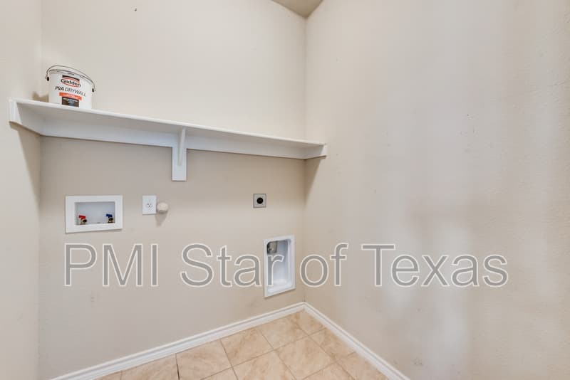 Fort Worth House: 6324 Spokane Drive