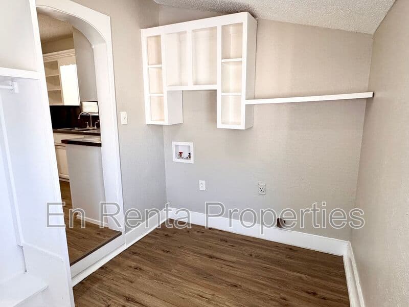 Ft Worth House: 716 W Broadus Ave.