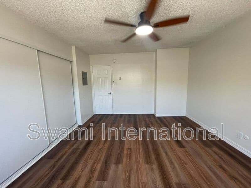 Inglewood Condo: 332 W. Regent St.