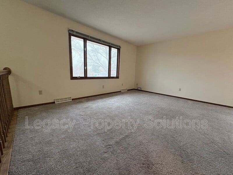 Bismarck House: 1302 E Ingals Ave