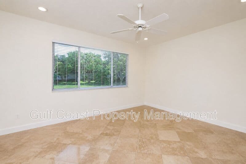Bradenton House: 6945 74th Street Circle East