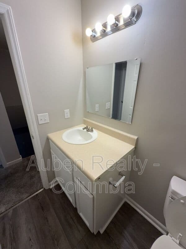 Cayce House: 15 Londonderry Sq