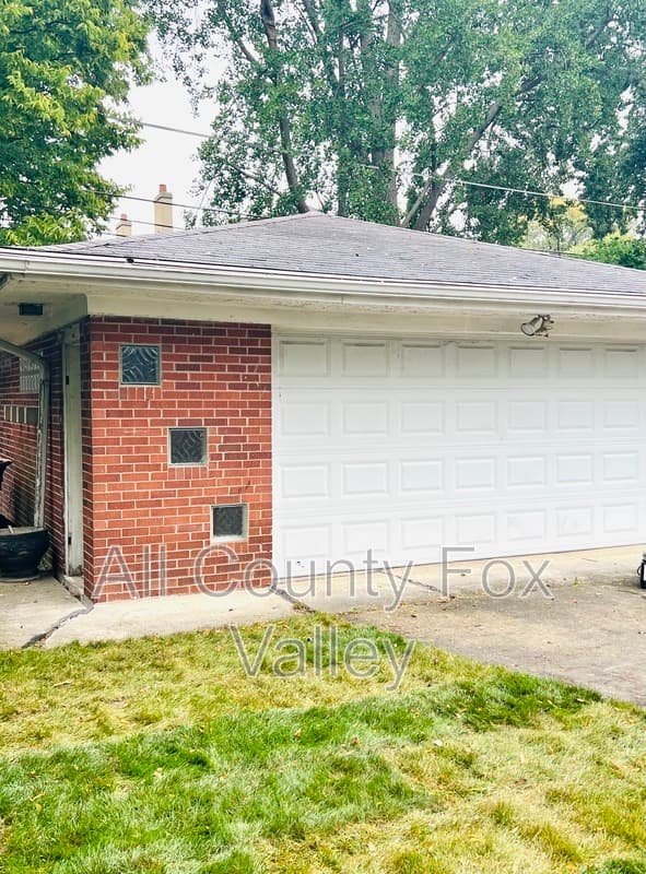 Park Ridge House: 239 N Redfield Court