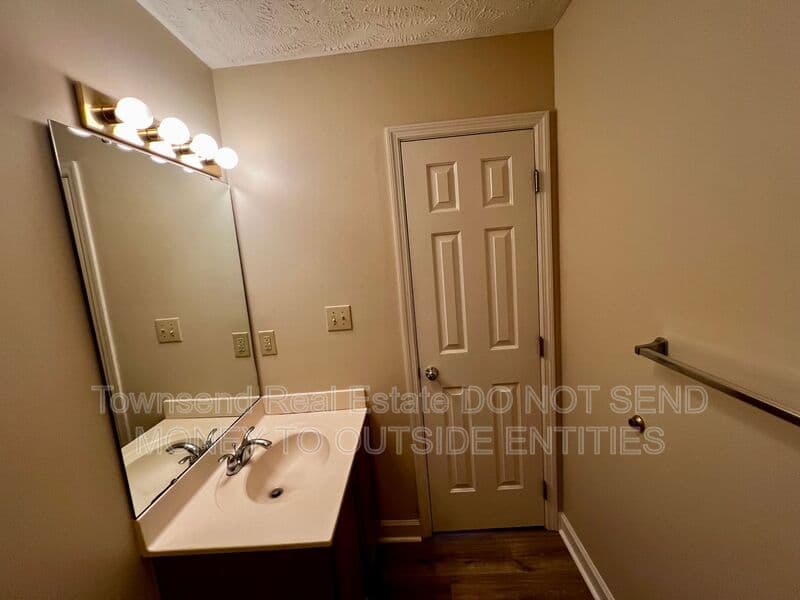 Fayetteville House: 1020-4 Ancestry Dr.