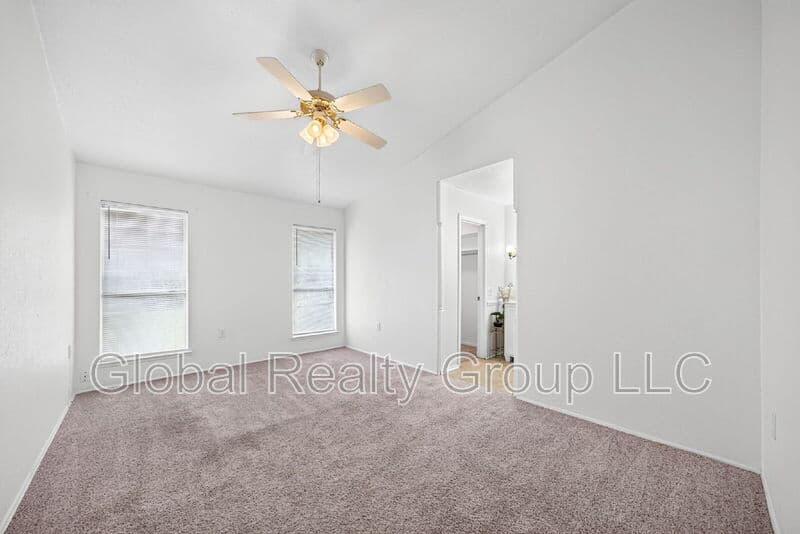 Live Oak House: 7713 Narrow Pass St