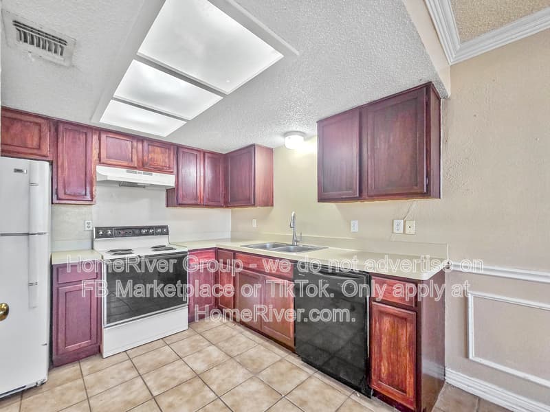 Rowlett House: 2713 Stanford St