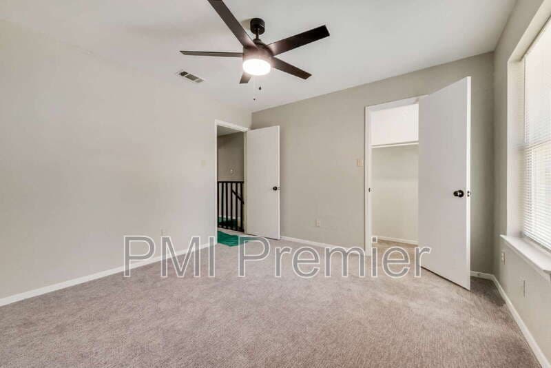 Grapevine Townhome: 105 Wildwood Ct