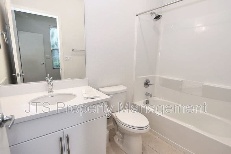 Sacramento House: 340 1st Avenue