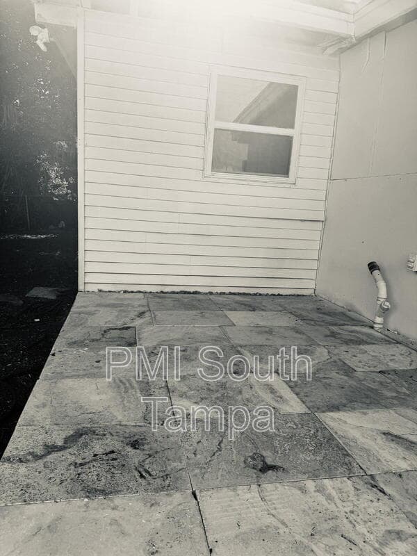 Tampa House: 1541 W La Salle St