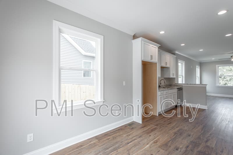 Cleveland House: 2631 Rogers Dr SE