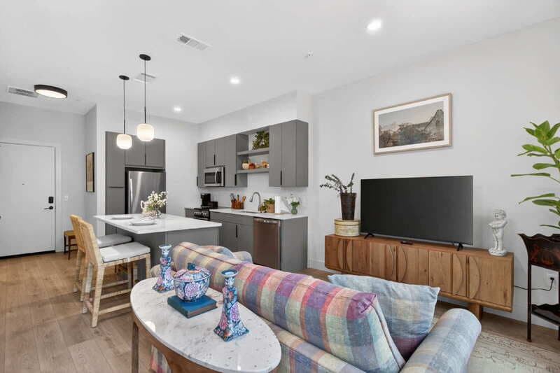 Savannah Condo: 2613 Montgomery Street