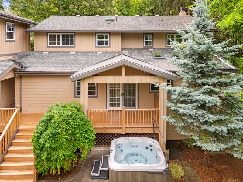 Portland House: 9255 Southwest Boones Ferry Road