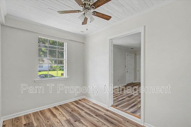 Savannah House: 1936 New Mexico St