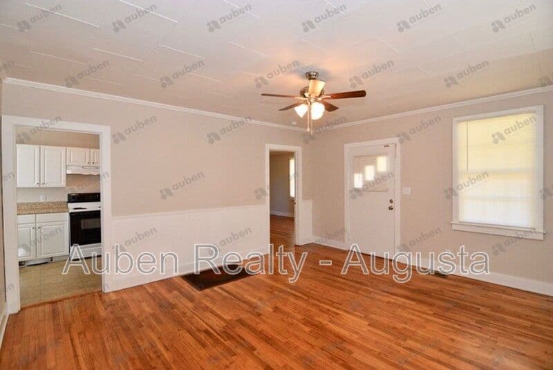 Augusta House: 512 Beaufort Drive