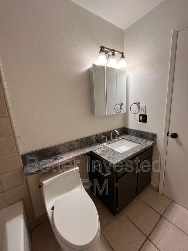 Healdsburg Condo: 427 North St