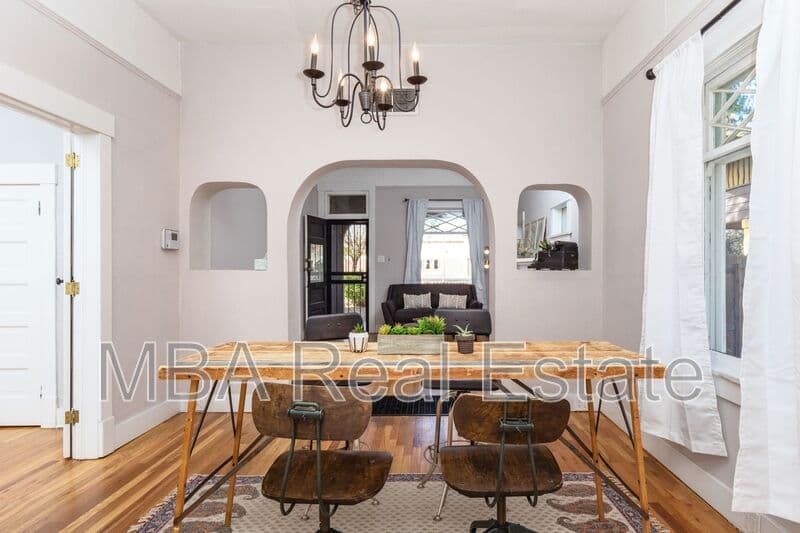 Phoenix Condo: 1325 W Woodland Ave