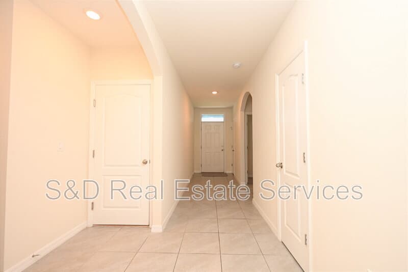 Lakeland House: 2548 Ryland Falls Drive