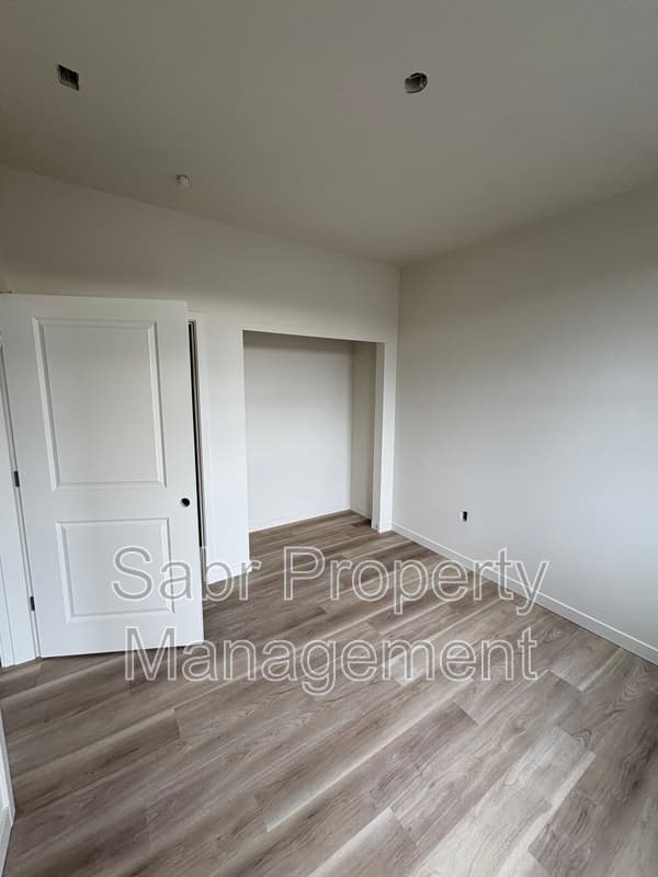 Portland Apartment: 1520 N Bryant St