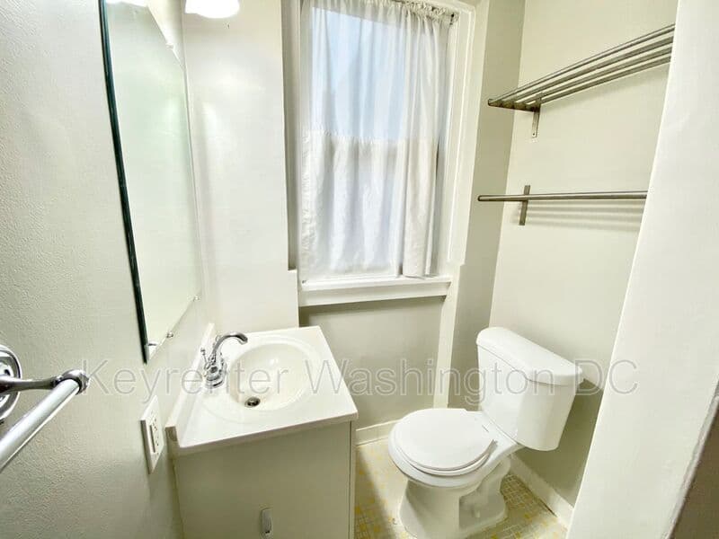 Washington Condo: 2410 20th St, NW