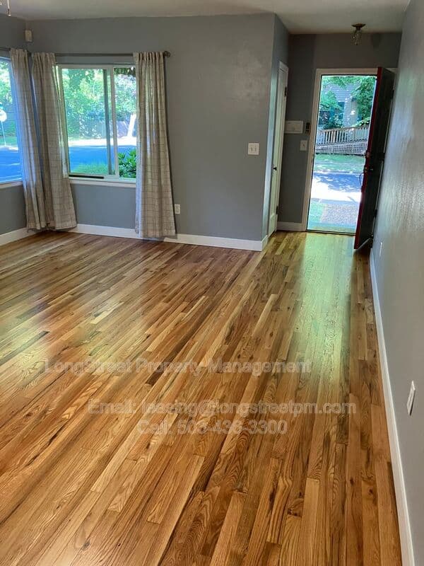 Salem House: 390 23rd St SE