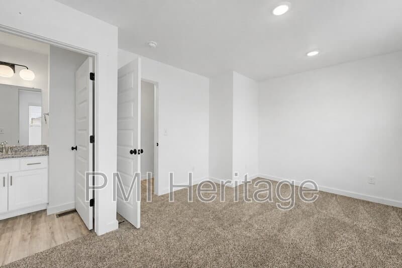 Centerton House: 550 Discovery Ave