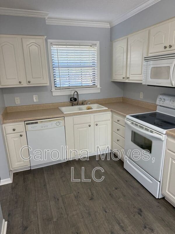 Taylors Townhome: 812 Reid School Rd.