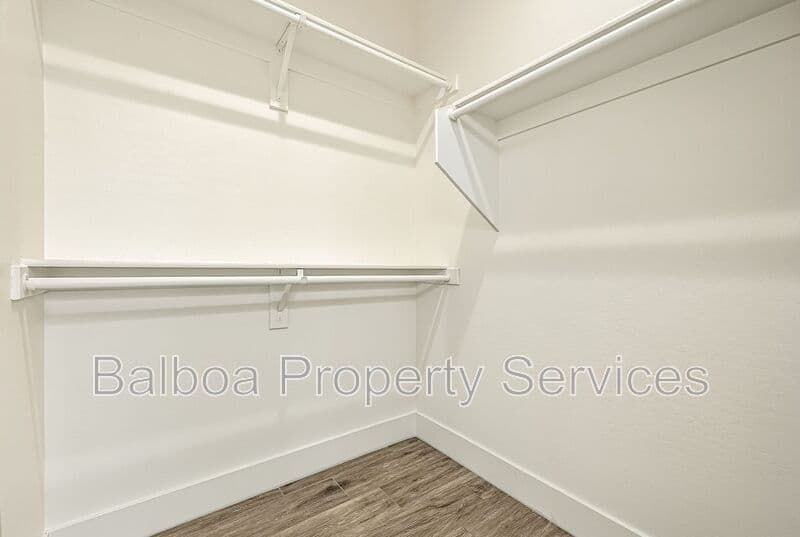 Buckeye Condo: 212 2nd Ave E
