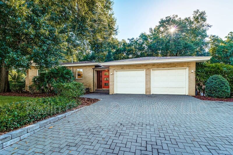 Lakeland House: 1203 Easton Dr