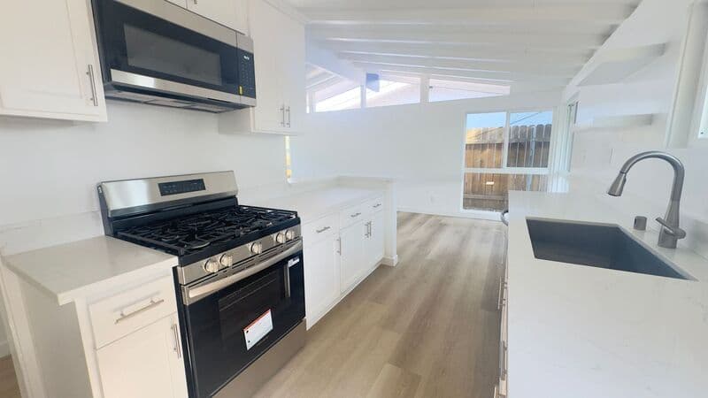 Glendora House: 1254 E Ada Ave