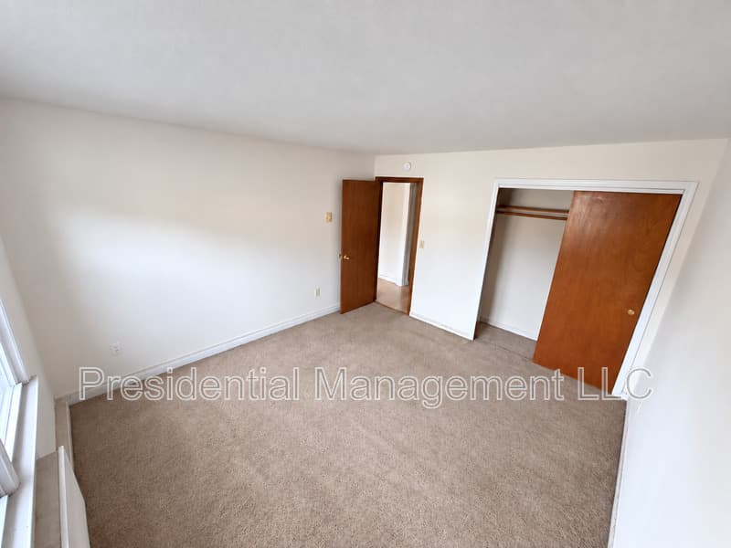 Waterbury Condo: 34 Royal Oak Dr