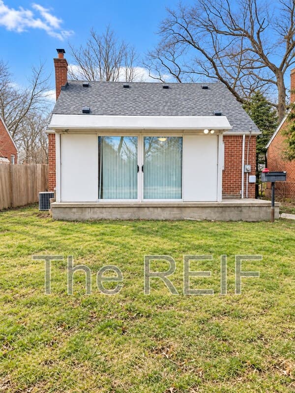 Detroit House: 17712 Lenore Avenue