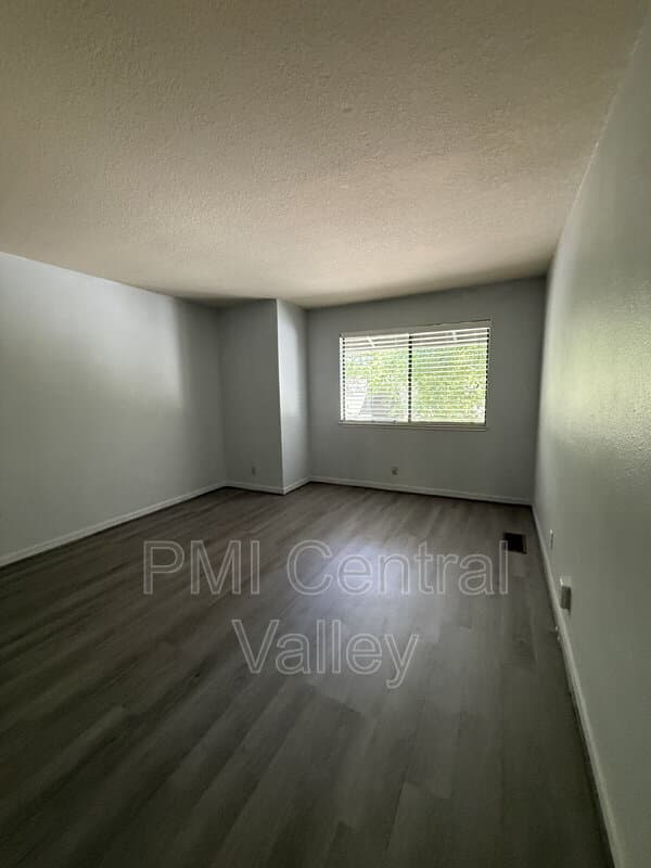 Modesto House: 1725 Edgebrook Drive