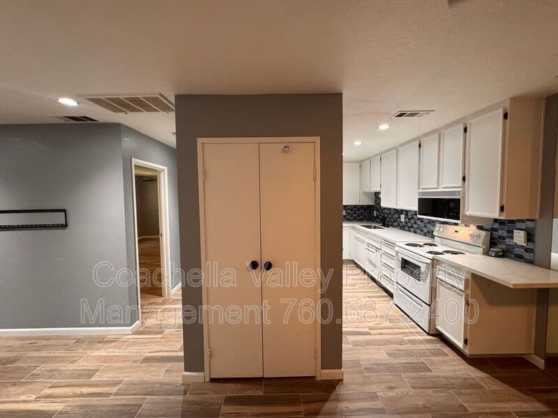 Palm Springs House: 685 N Ashurst Ct