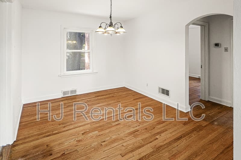 Florissant House: 1305 South New Florissant Road