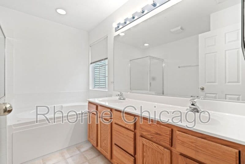Hoffman Estates House: 6087 Halloran