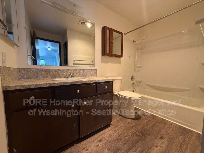 Burien Apartment: 417 SW 155th St