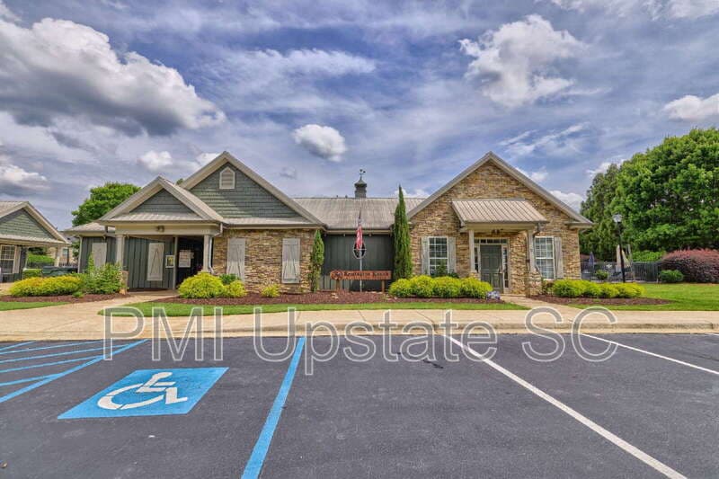 Simpsonville House: 218 Marefair Ln